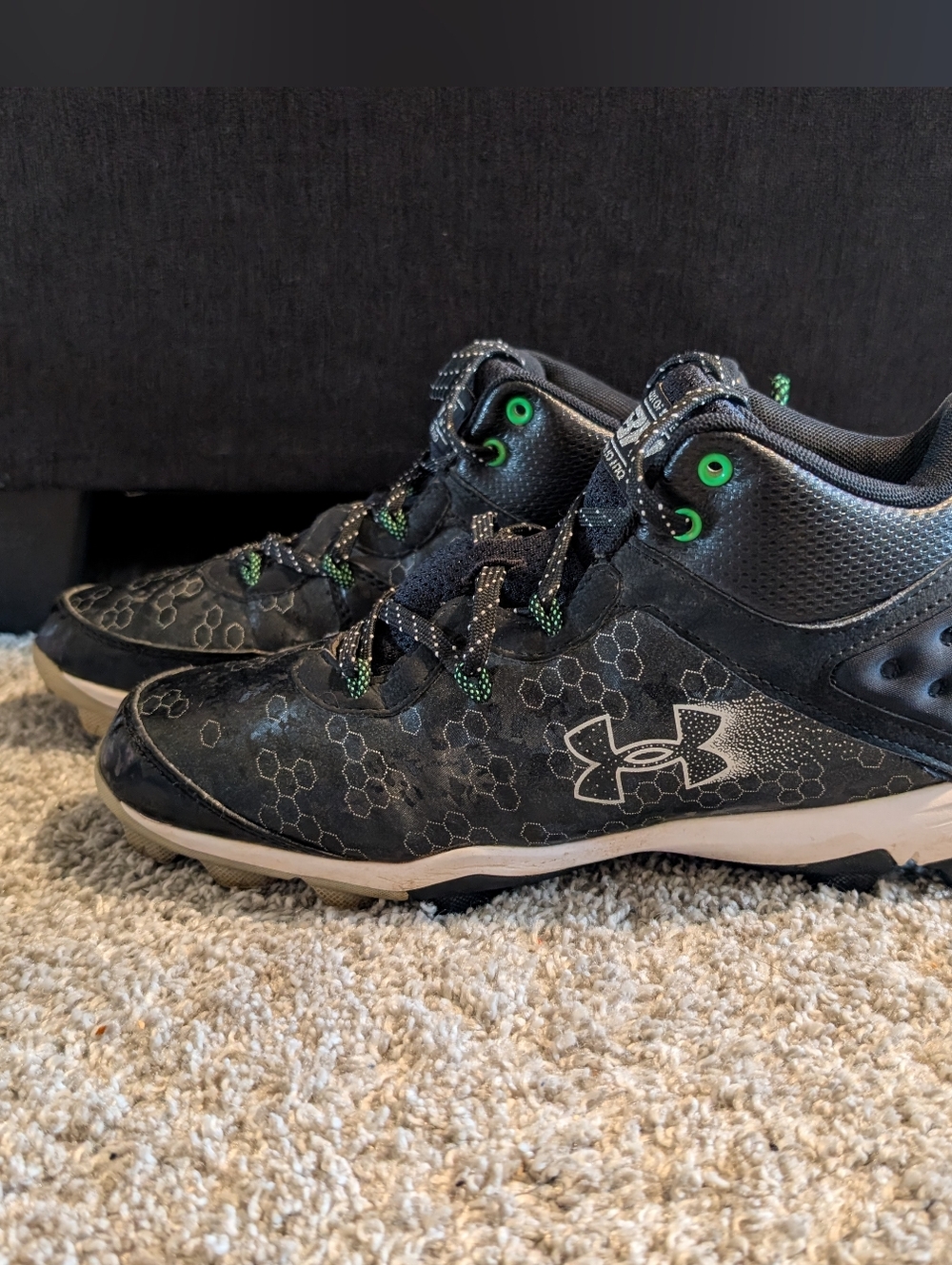 Under Armour Cleats. Size 8.